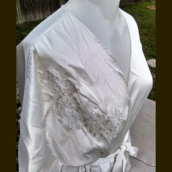 Vintage Oyo Satin Negligee Robe - Picture 6 of 8